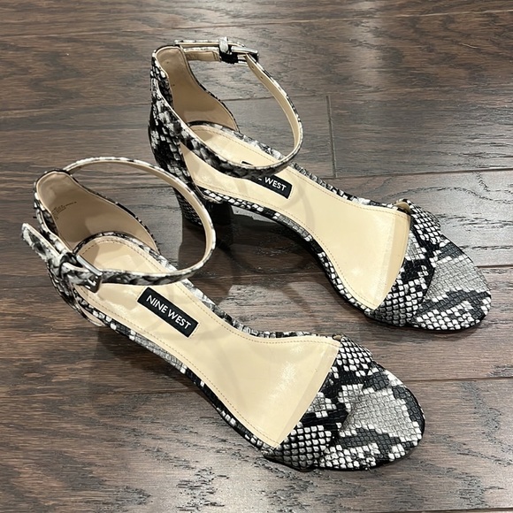 Nine West Pruce 3 Ankle Strap Block Heel Sandals Snake Print - Picture 3 of 7